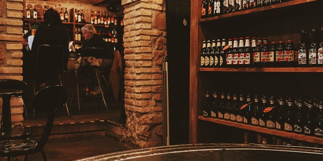 two-person-in-bar-stools-1005639.jpg